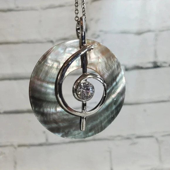 Dark Delicate Mother of Pearl Shell Round Music Note with Cubic Zirconia Jeweled - Picture 6 of 6